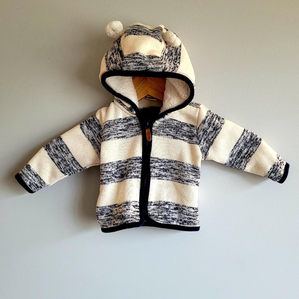 SOLD Sz 2-4m: Baby hoodie with bear ears